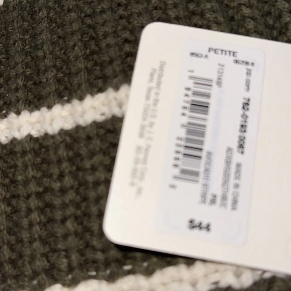 ⭐️A.n.A a new approach Long Sleeve Striped Sweater  size petite  XL‎